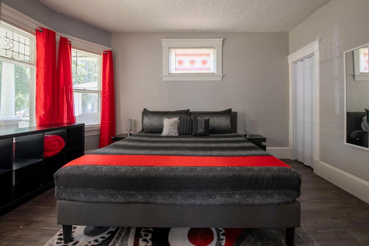 The Rubi Lounge: Modern Brooklyn Escape With Parking & High-speed Wi-fi *
