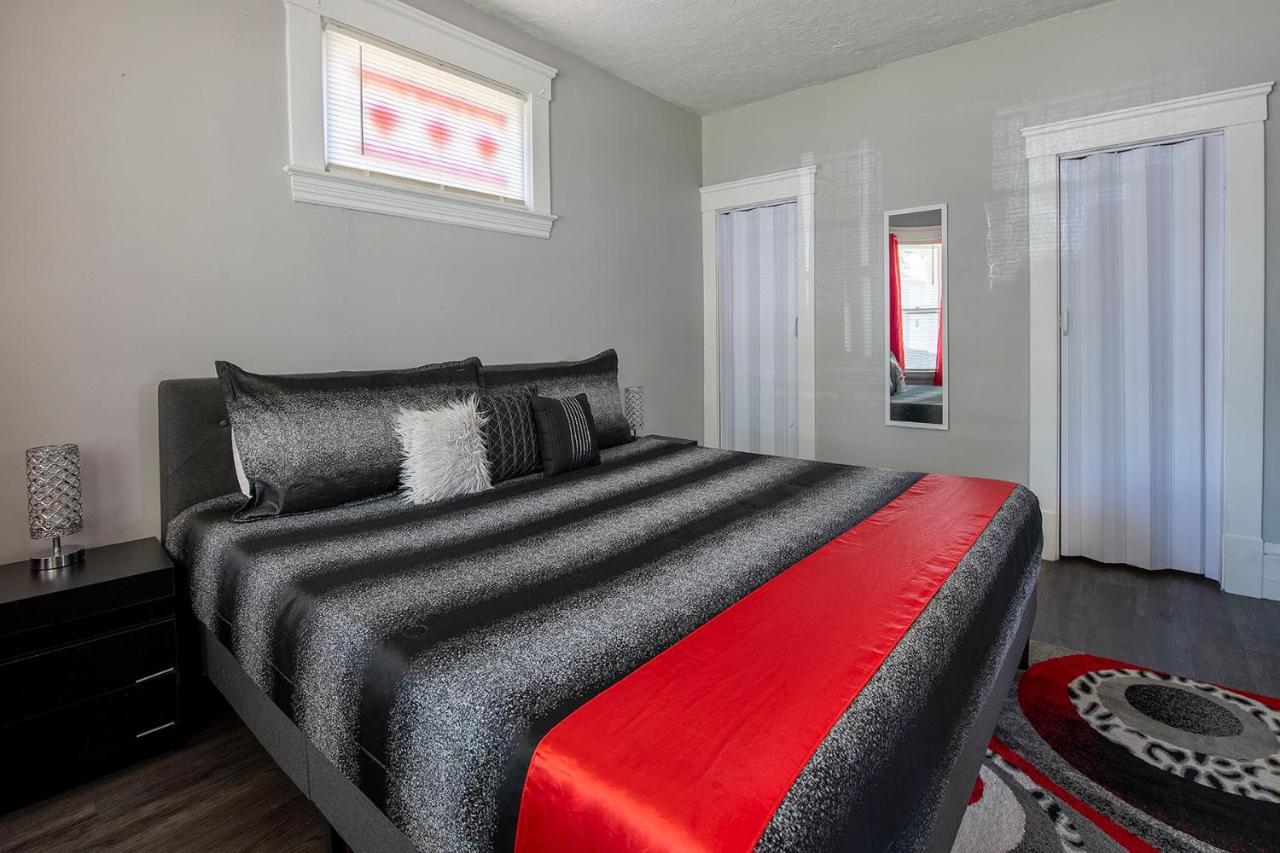 The Rubi Lounge: Modern Brooklyn Escape With Parking & High-speed Wi-fi