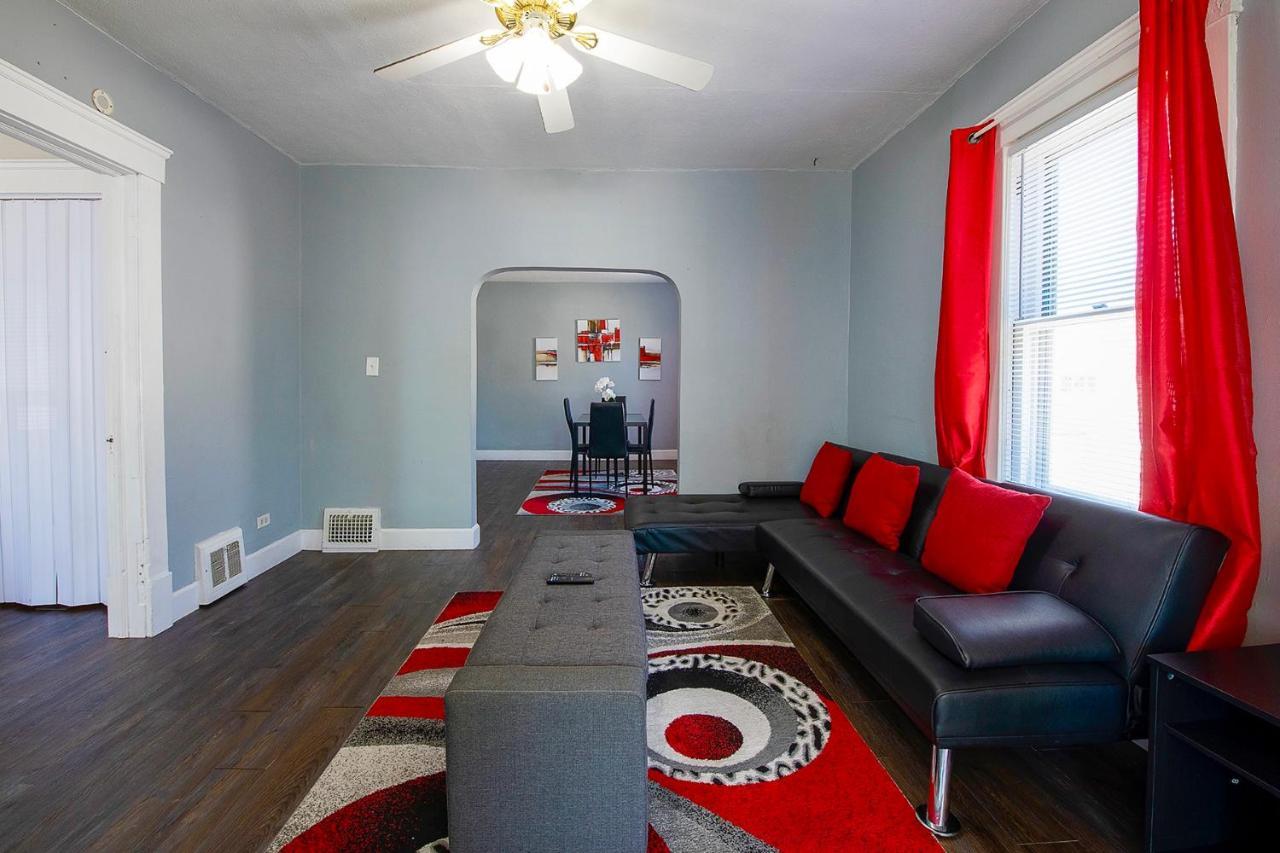 Holiday home The Rubi Lounge: Modern Brooklyn Escape With Parking & High-speed Wi-fi Cleveland