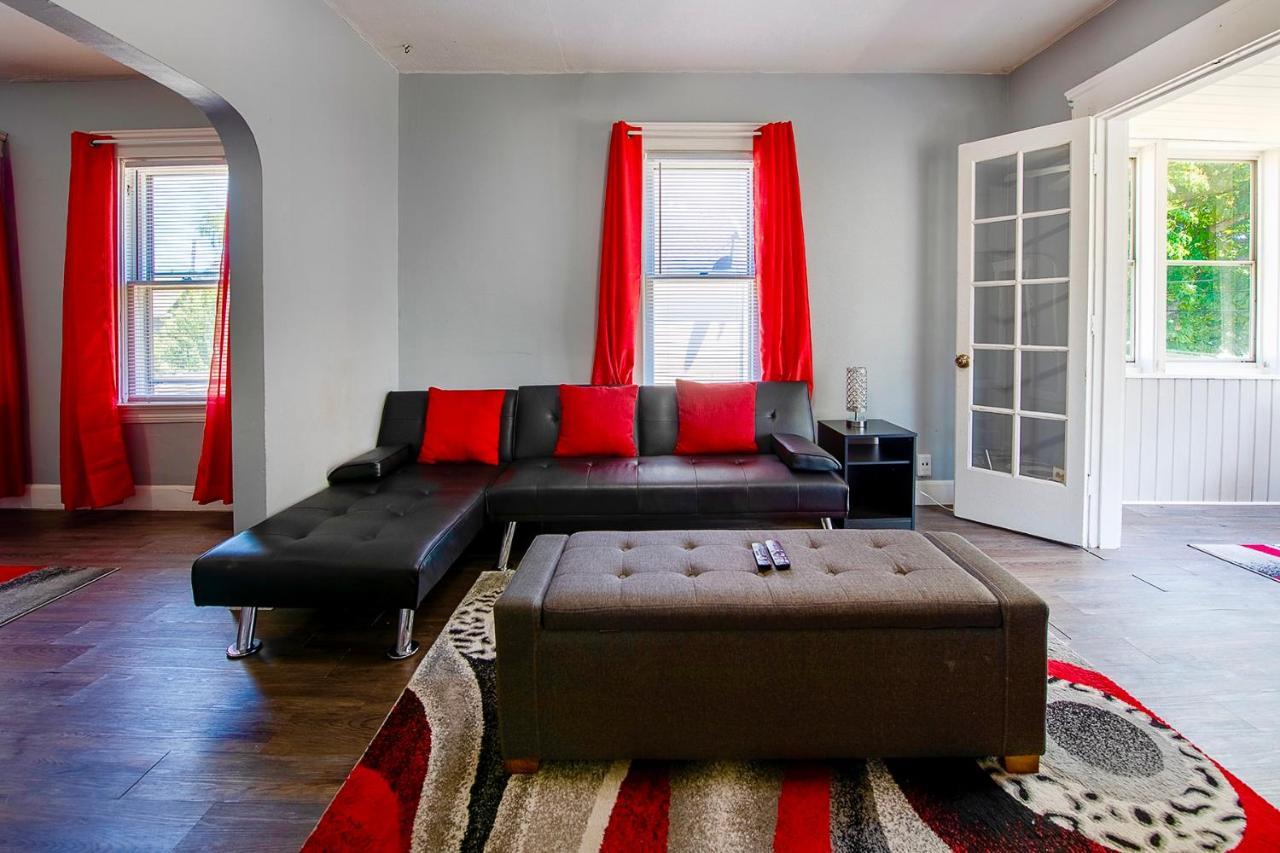 Holiday home The Rubi Lounge: Modern Brooklyn Escape With Parking & High-speed Wi-fi *
