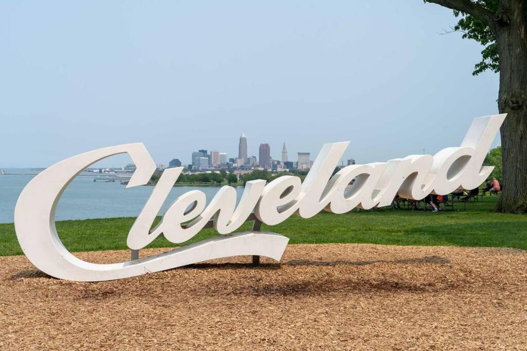 Uber Close To Ohio City, *