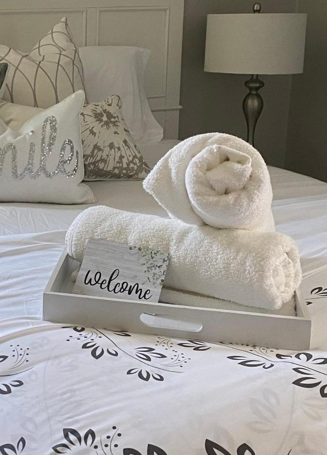 Cozy, Upstairs Pets Welcome With Fee Family Friendly Close To Everything Cleveland