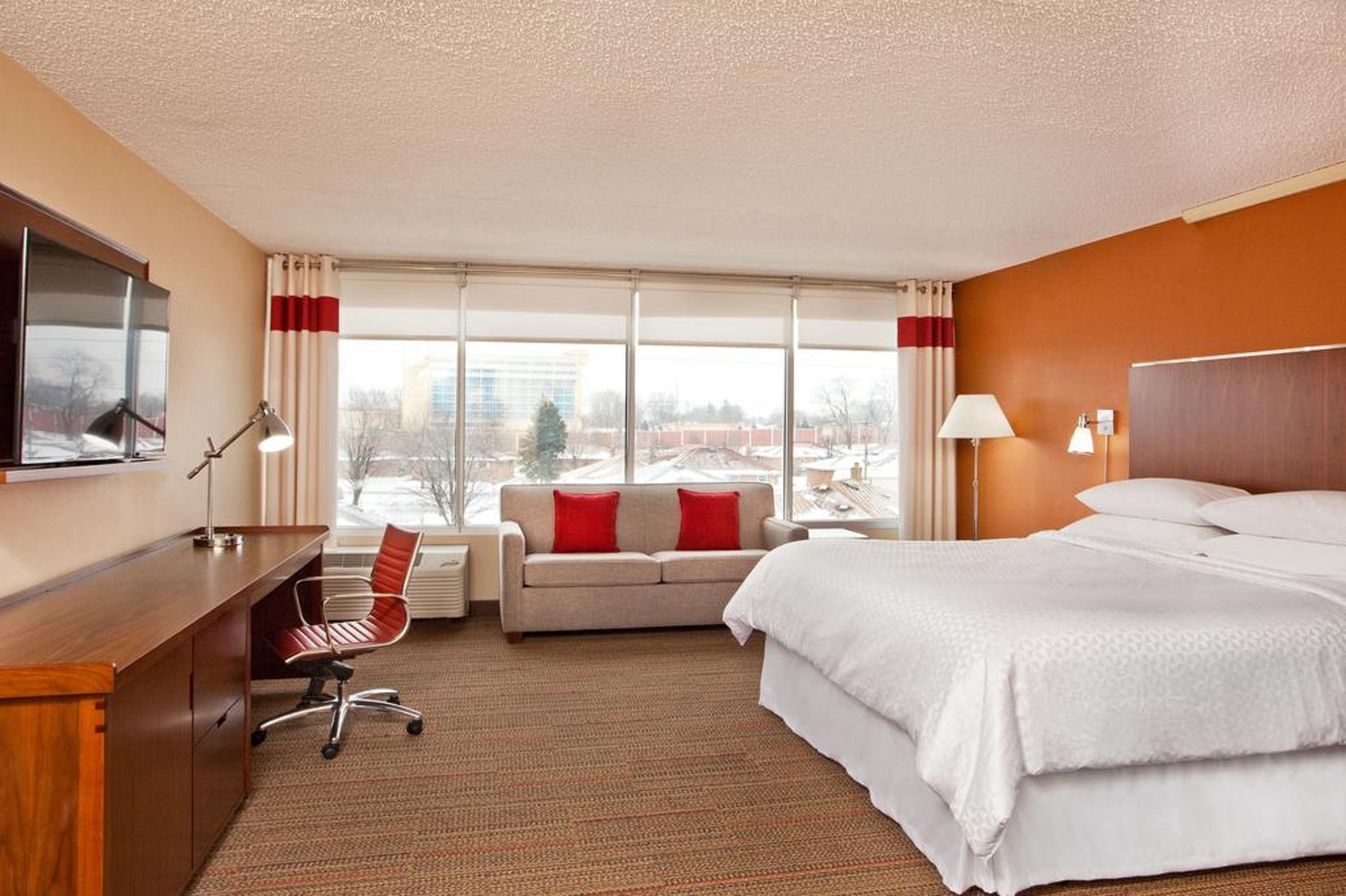 Hotel Four Points By Sheraton Airport 3*