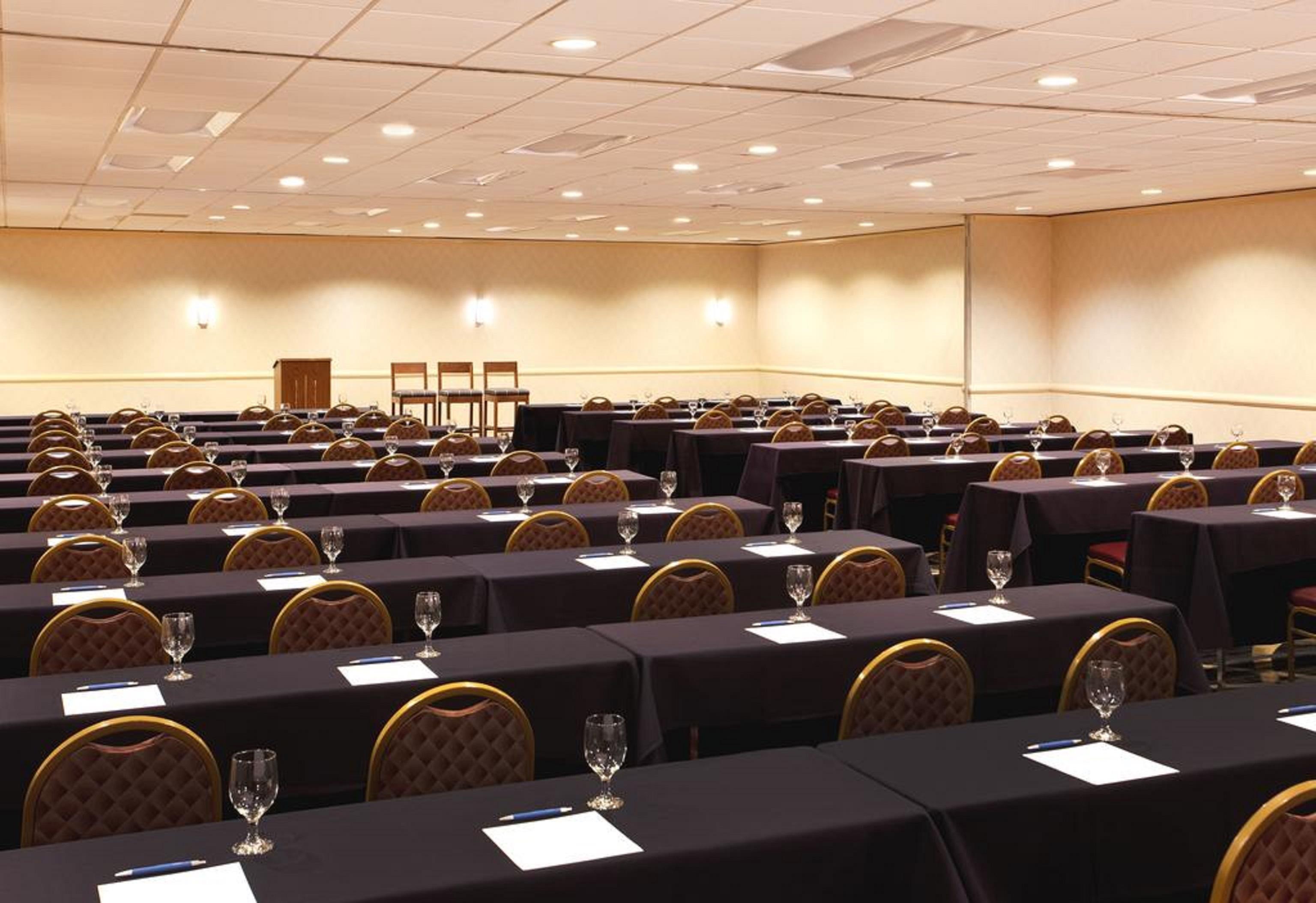 Four Points By Sheraton Airport Hotel Cleveland
