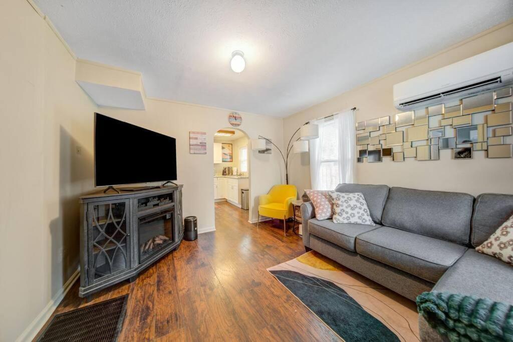 Cozy Chalet Bungalow In Westpark/cleveland Cleveland