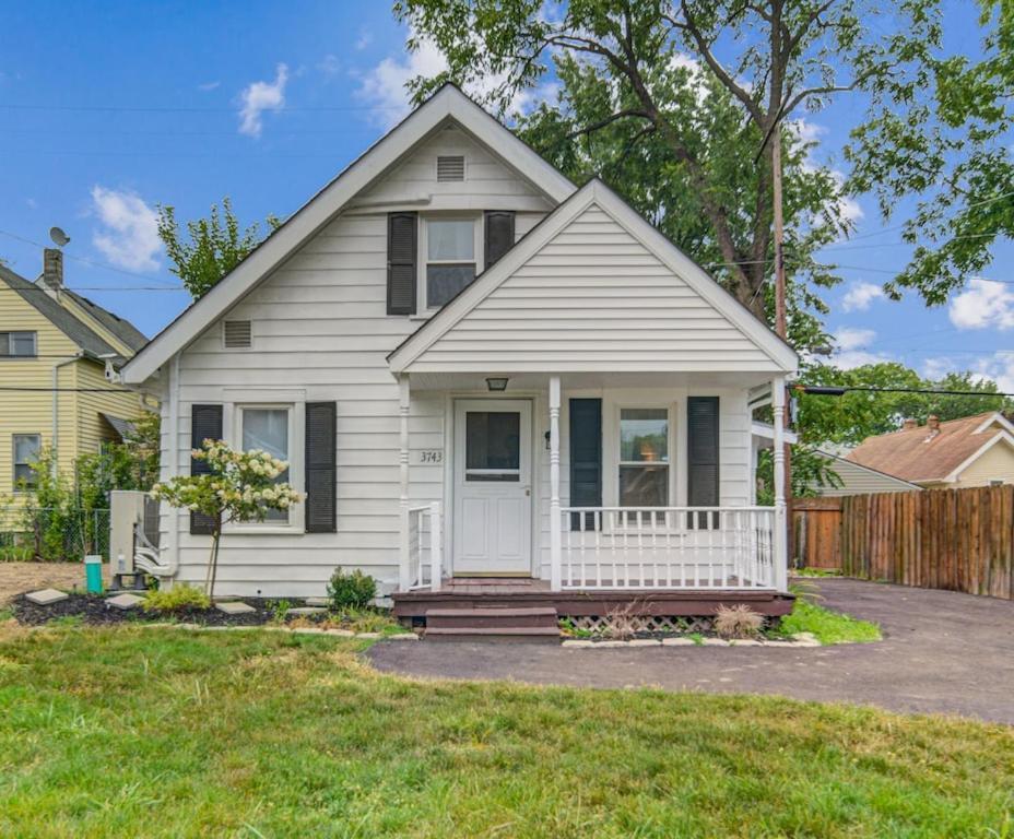 Cozy Chalet Bungalow In Westpark/cleveland Holiday home Cleveland