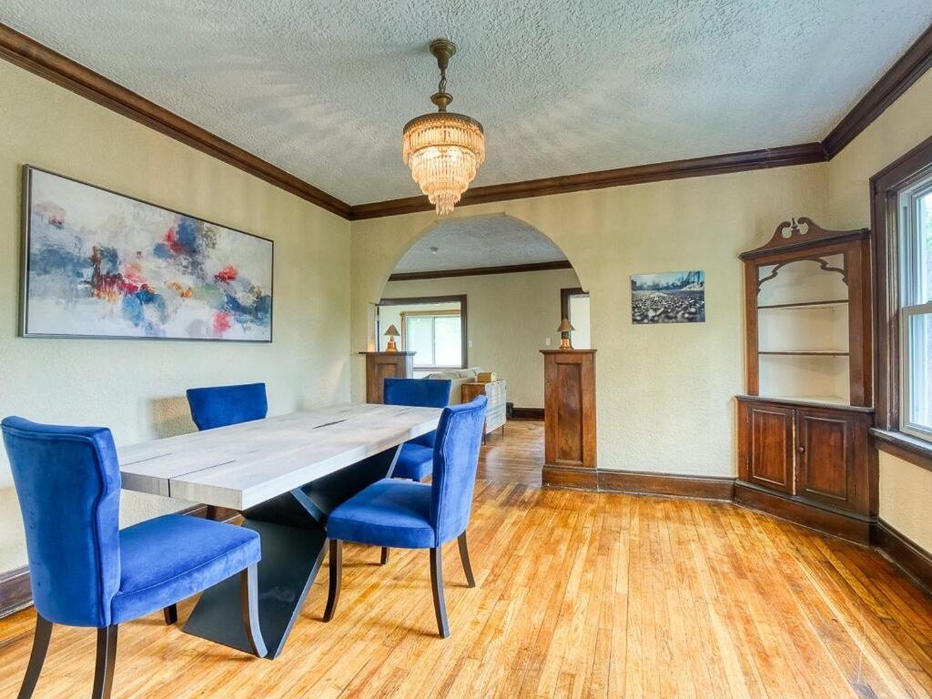 2 Bd Apt Near Shaker Heights Apartment Cleveland