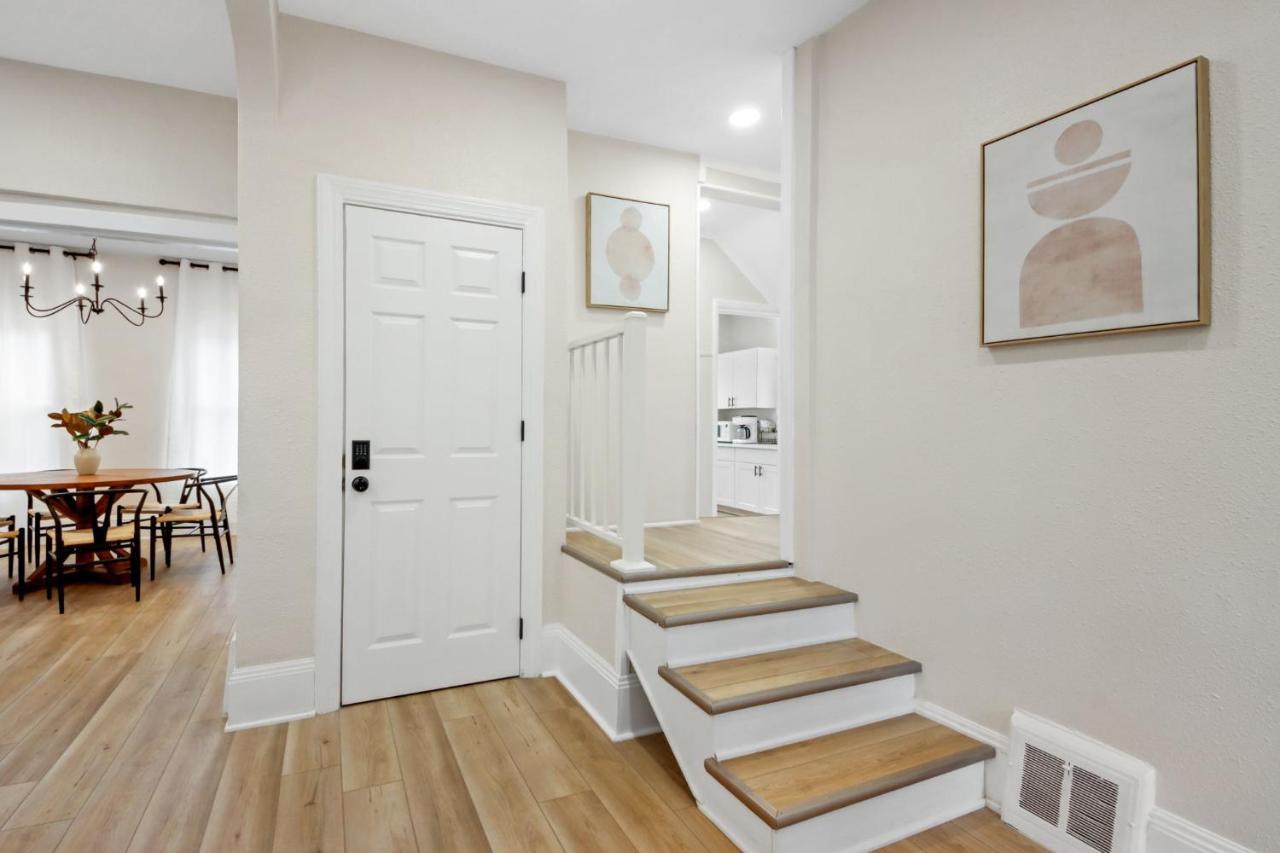 Holiday home The Lakewood Belle: Family Friendly 10 Minutes To Downtown!
