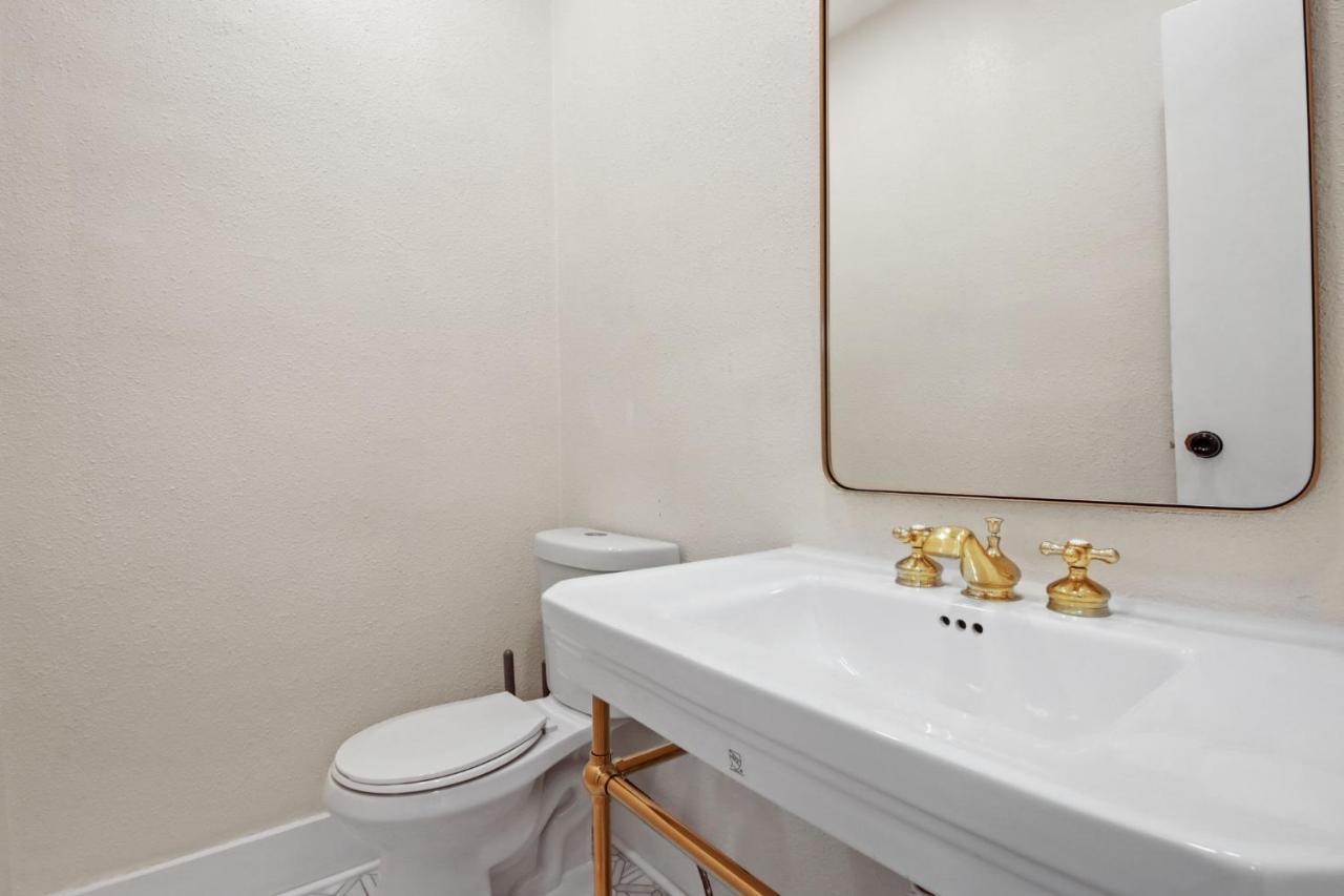 The Lakewood Belle: Family Friendly 10 Minutes To Downtown! Holiday home *