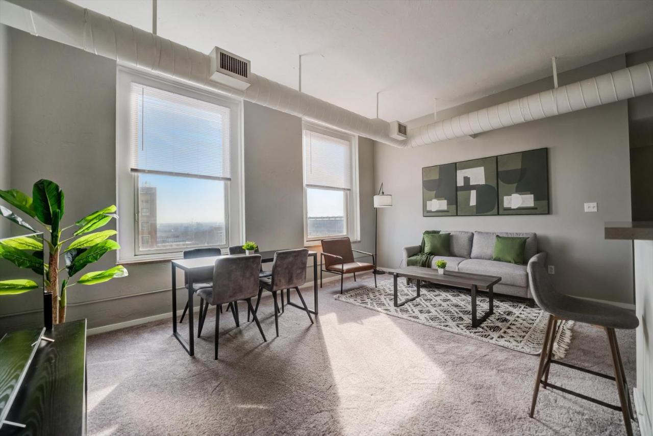 Apartment Frontdesk Huron Square Apts Downtown