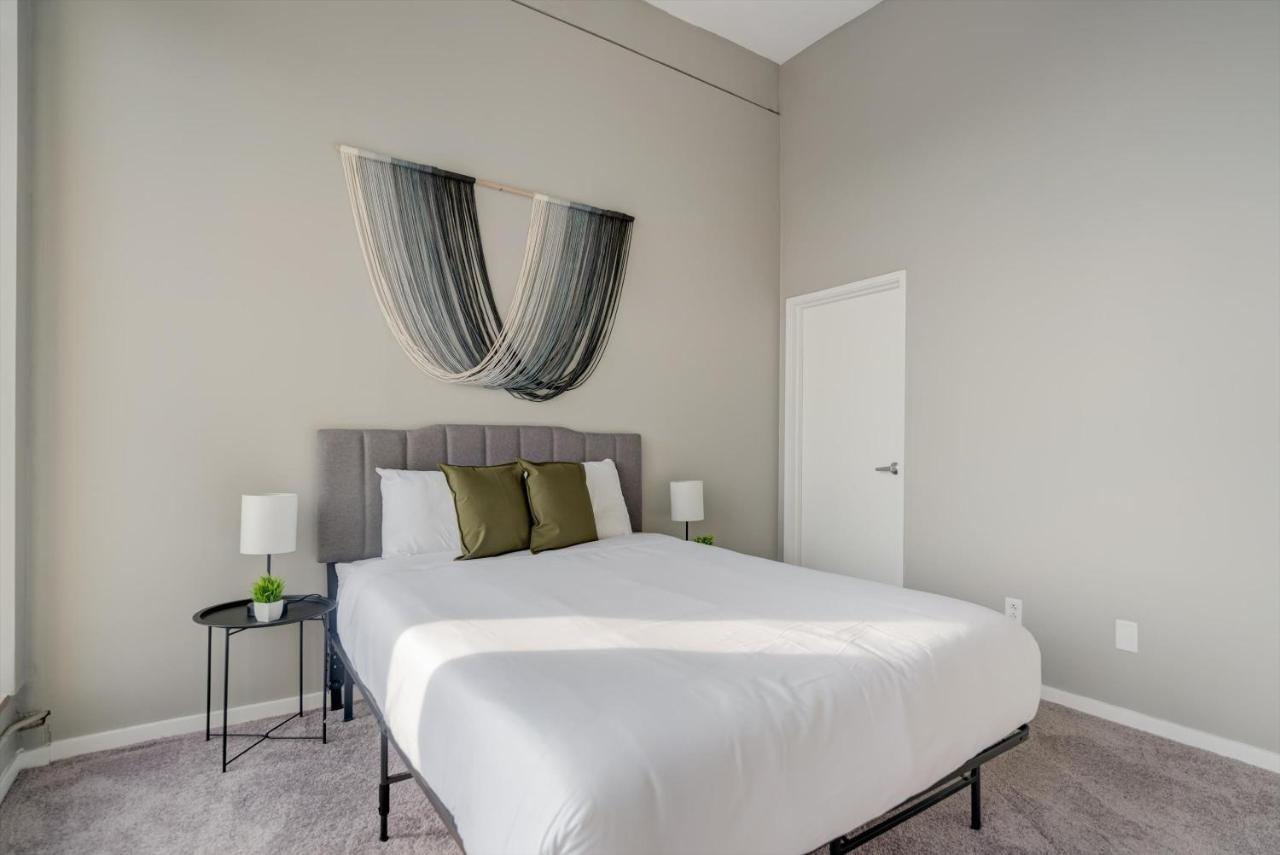 Frontdesk Huron Square Apts Downtown Cleveland