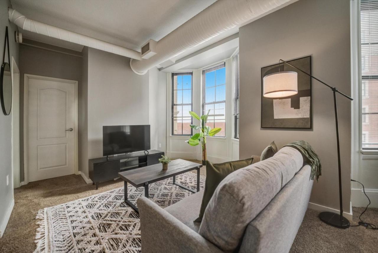 Frontdesk Osborn Apts Downtown