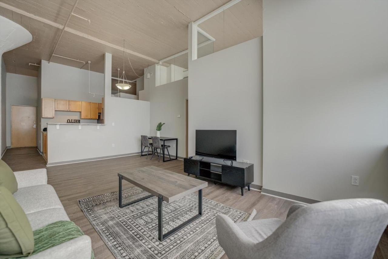 Frontdesk Waterfront Apts Downtown