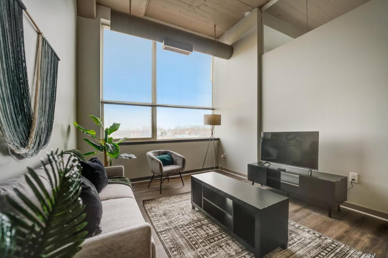 Frontdesk Waterfront Apts Downtown *