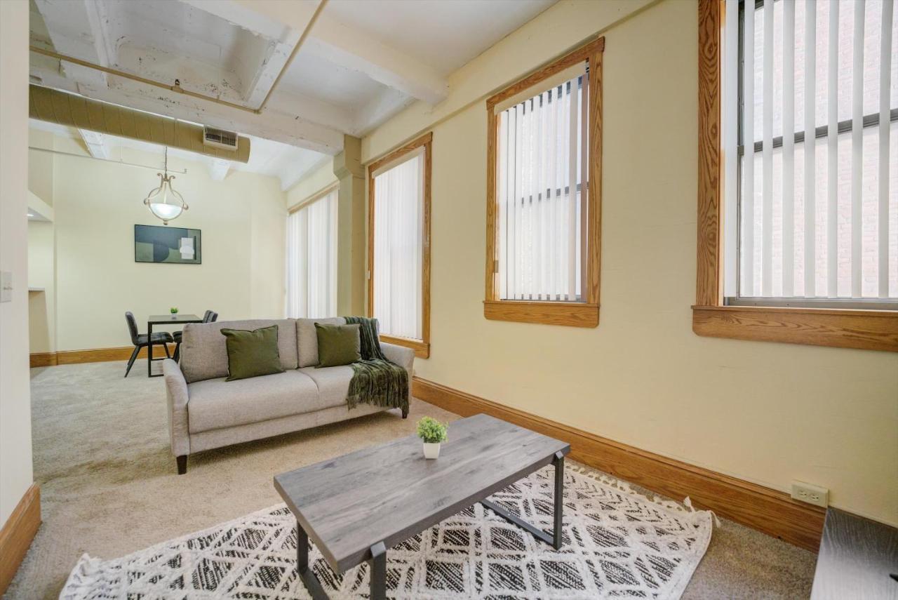 Frontdesk 2063 East 4th Street Apts Downtown Apartment