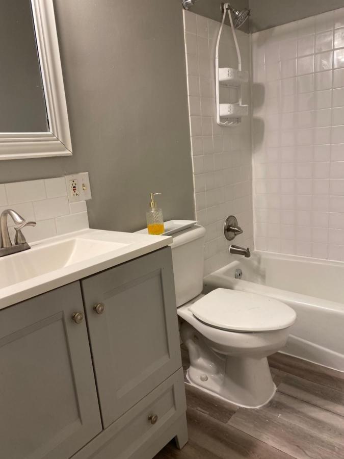 Cozy, Upstairs Pets Welcome With Fee Family Friendly Close To Everything Apartment