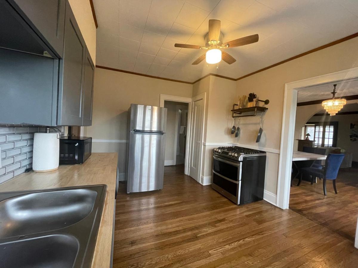 2 Bd Apt Near Shaker Heights Apartment