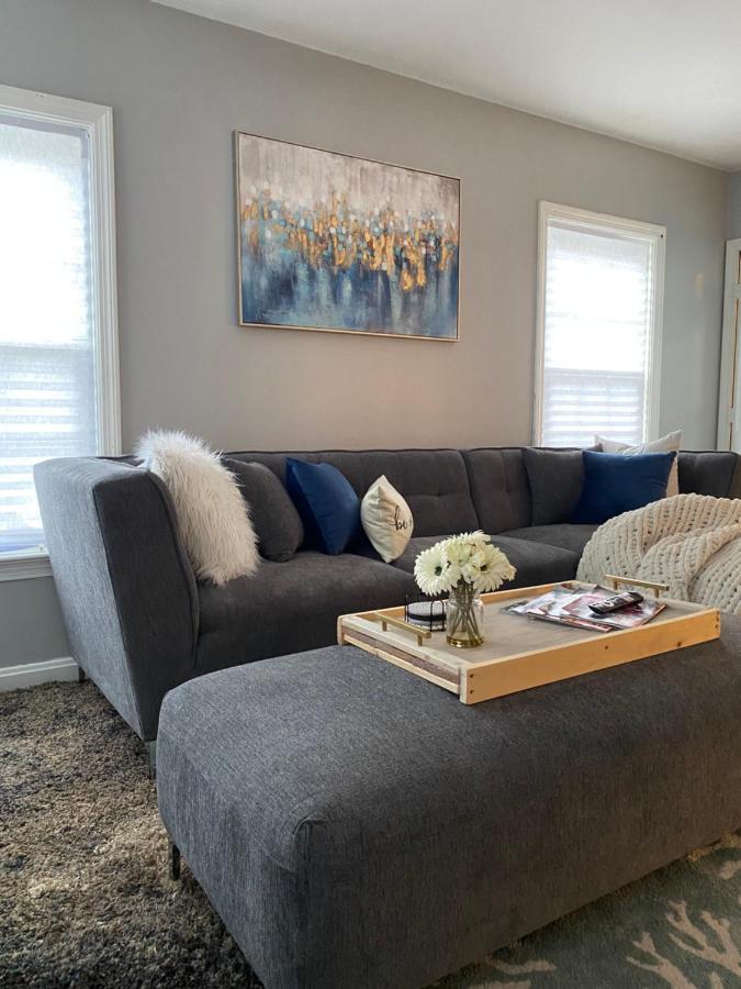 Cozy, Upstairs Pets Welcome With Fee Family Friendly Close To Everything