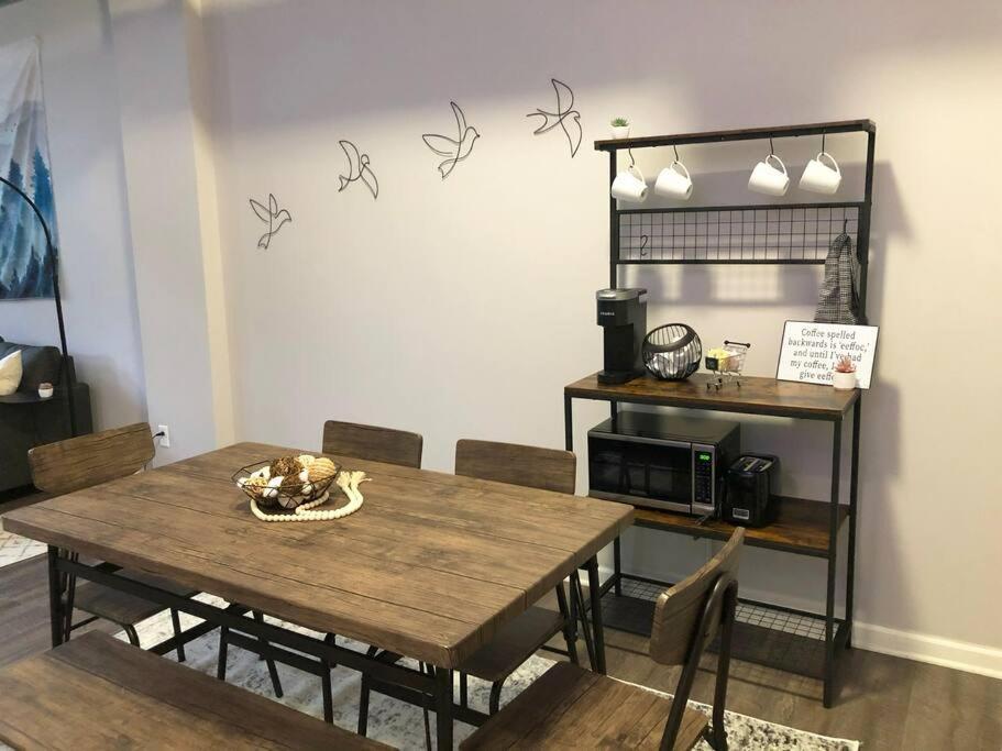Apartment Downtown -modern First Floor Unit Cleveland