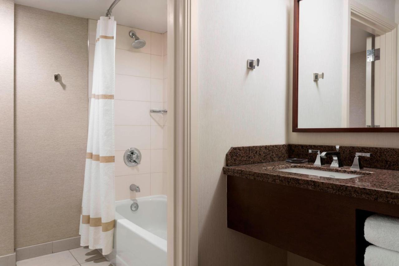 Marriott Downtown At Key Tower Hotel 4*