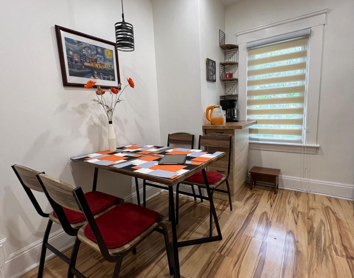 Apartment Trendy In Tremont, Cleveland