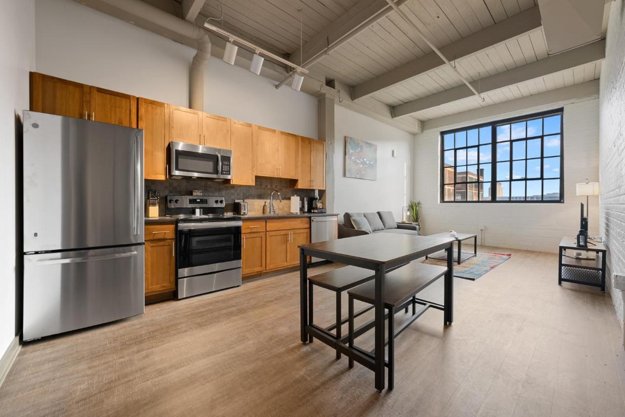 Apartment Industrial Loft In The Beautiful Superior Building Minutes From Firstenergy Stadium 217 *