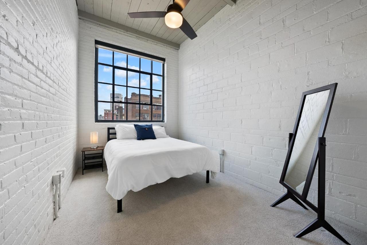 Industrial Loft In The Beautiful Superior Building Minutes From Firstenergy Stadium 217