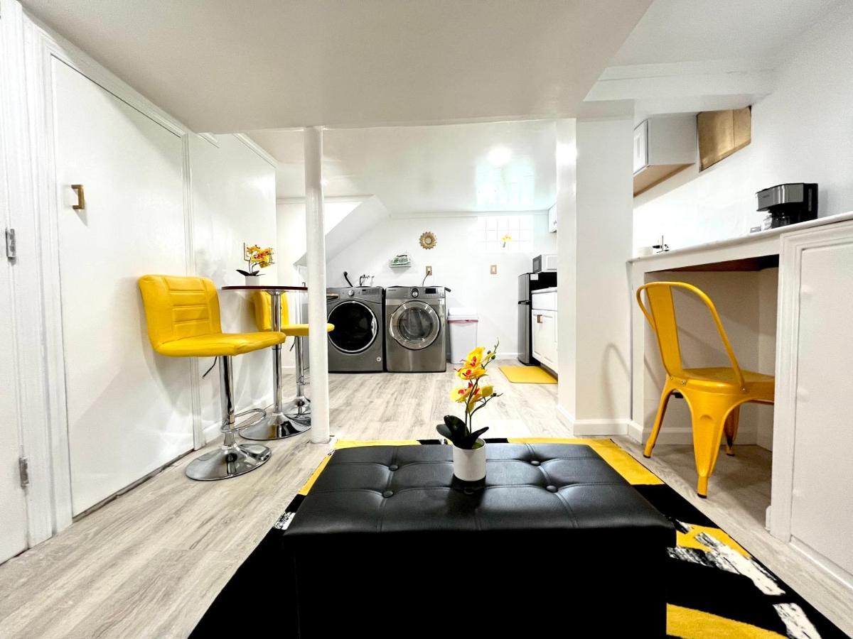 The Amber Retreat: Brooklyn Centre Comfort Holiday home Cleveland
