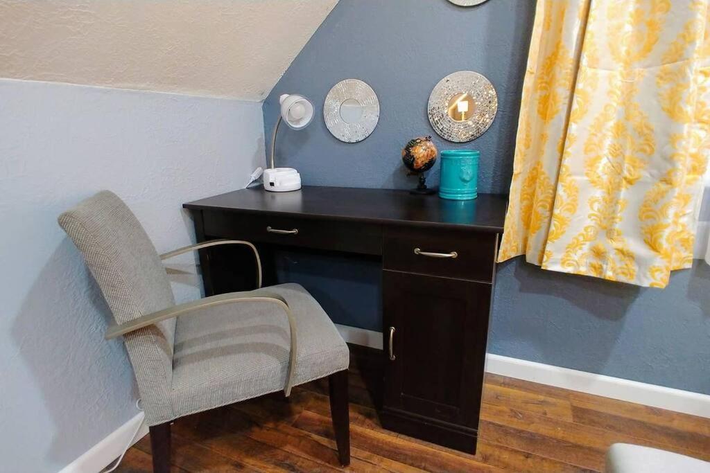 The House - Stickney Loft - Charming Third Floor Hideaway! Apartment Cleveland