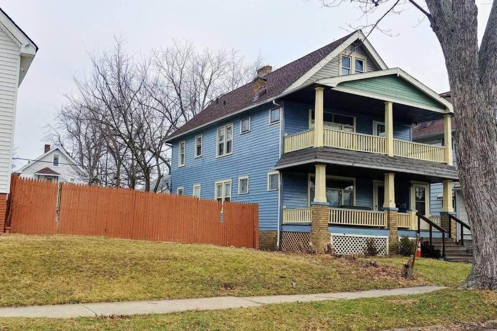 The House - Stickney Loft - Charming Third Floor Hideaway! * Cleveland