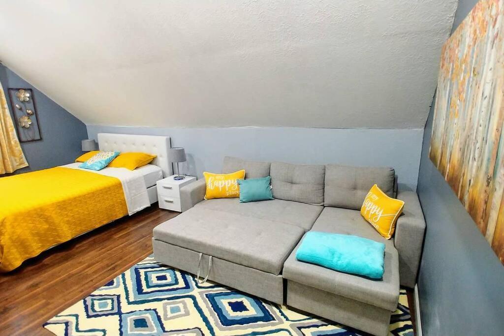 The House - Stickney Loft - Charming Third Floor Hideaway! Apartment *