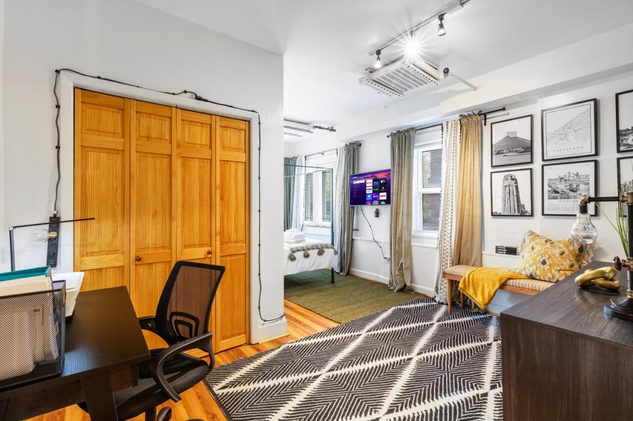 Modern Century Loft At The Pillars *