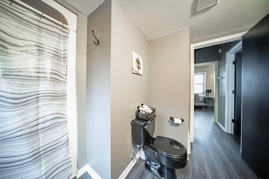 Walkable Gem In Little Italy *