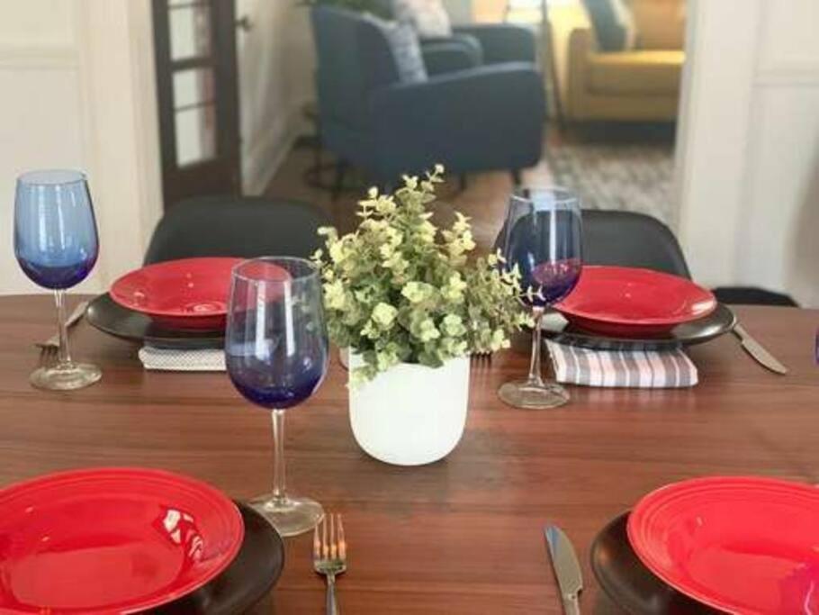 The House Hotels-lakeshore-3 Bedrooms -entire Holiday home Cleveland