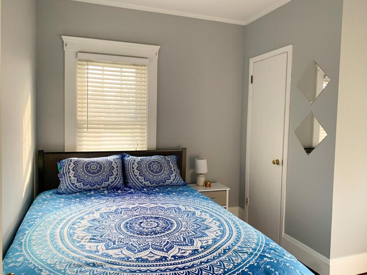 Cozy Near Airport & Parking Apartment Cleveland