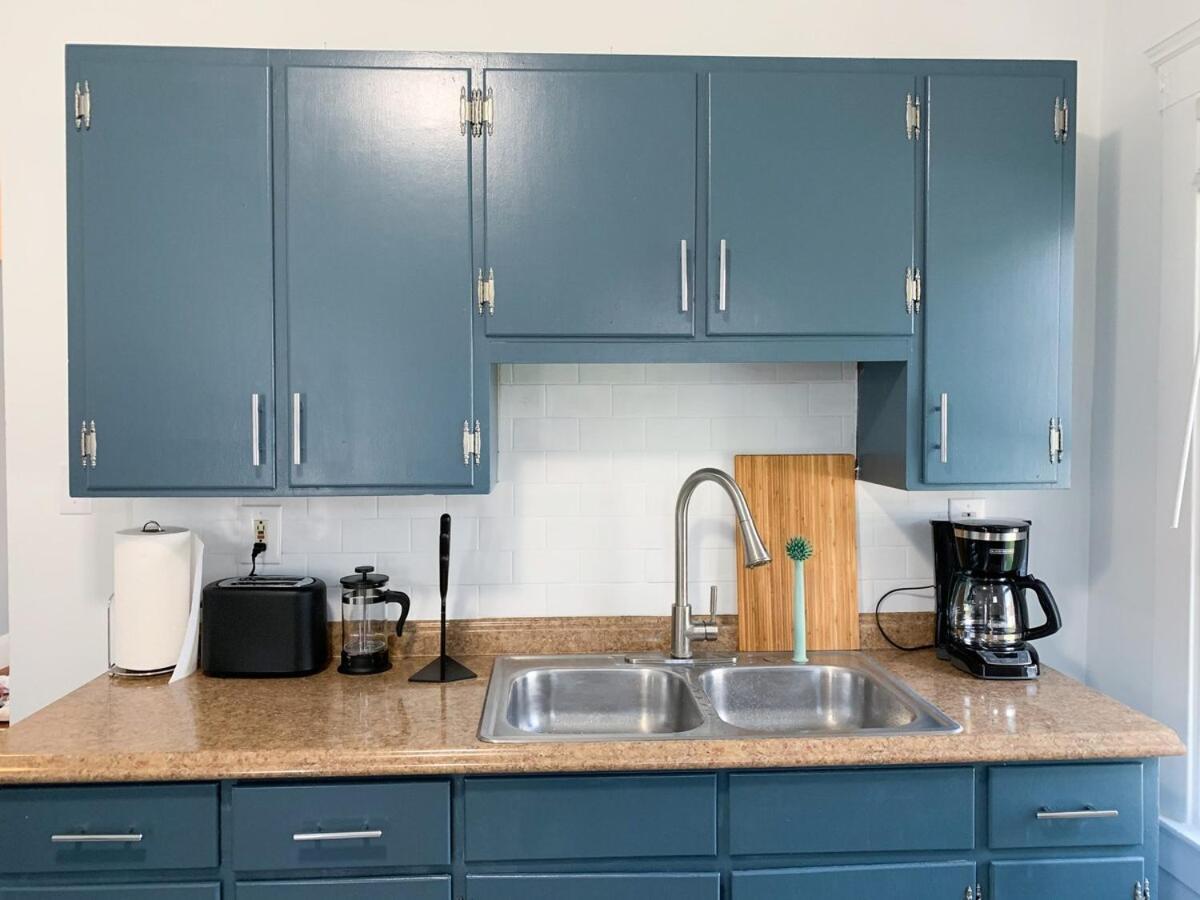 Cozy Near Airport & Parking Apartment