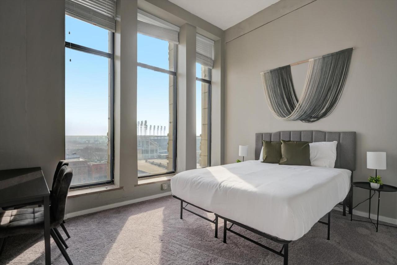 Frontdesk Huron Square Apts Downtown Apartment *