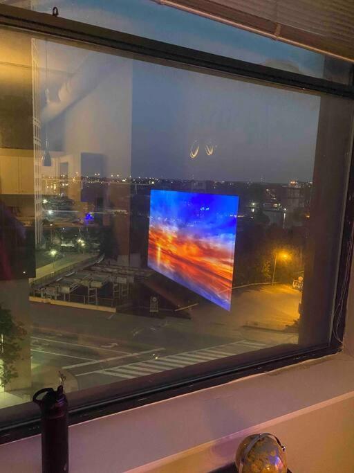 Downtown Cle Loft, River View, King Bed, Free Parking Apartment Cleveland