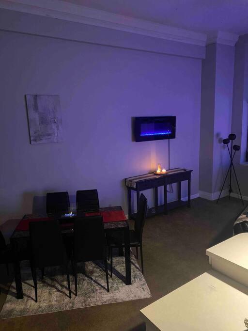 Downtown Cle Loft, River View, King Bed, Free Parking Apartment *
