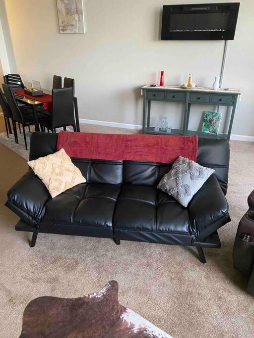 Downtown Cle Loft, River View, King Bed, Free Parking