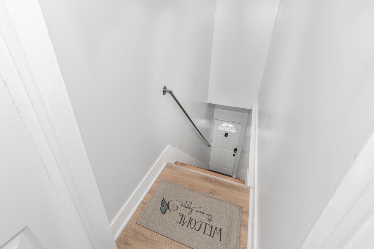 Apartment In The Heart Of Little Italy! Free Parking! *