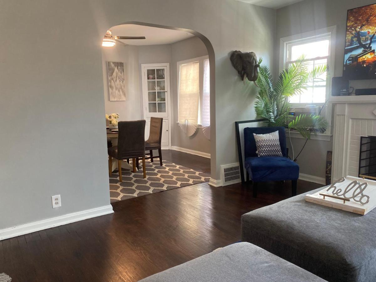 Cozy, Upstairs Pets Welcome With Fee Family Friendly Close To Everything * Cleveland