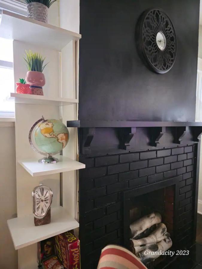 Charming! Near Cle Clinic/uh/cwru/dwntwn W/porch Holiday home Cleveland