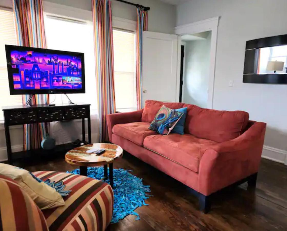 Holiday home Charming! Near Cle Clinic/uh/cwru/dwntwn W/porch
