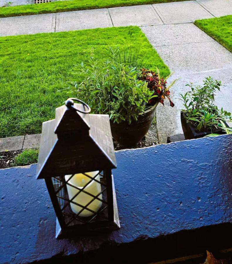 Holiday home Charming! Near Cle Clinic/uh/cwru/dwntwn W/porch