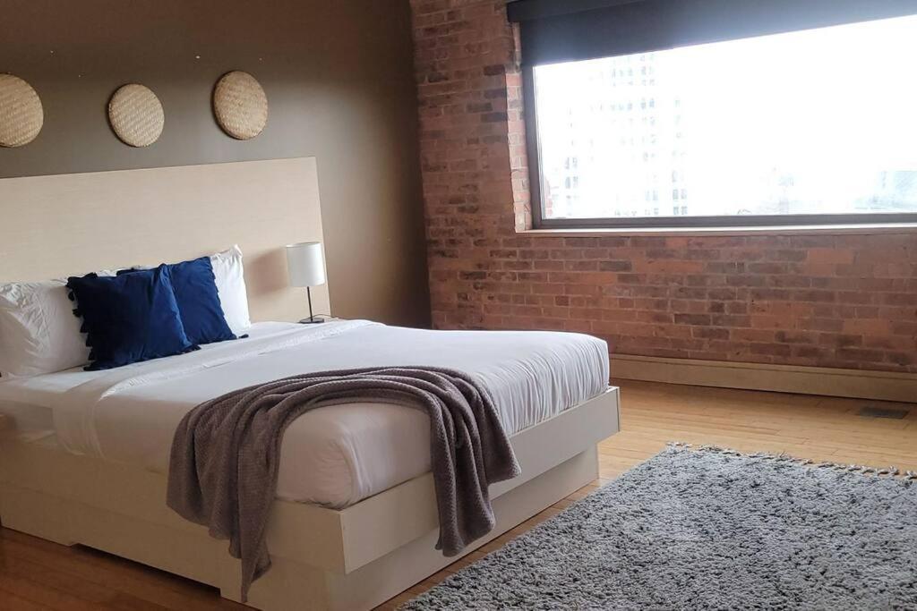 1600 Kcm Penthouse Apartment Cleveland