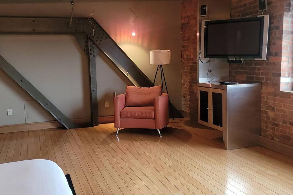 1600 Kcm Penthouse
