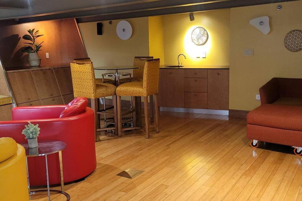 1600 Kcm Penthouse Apartment *