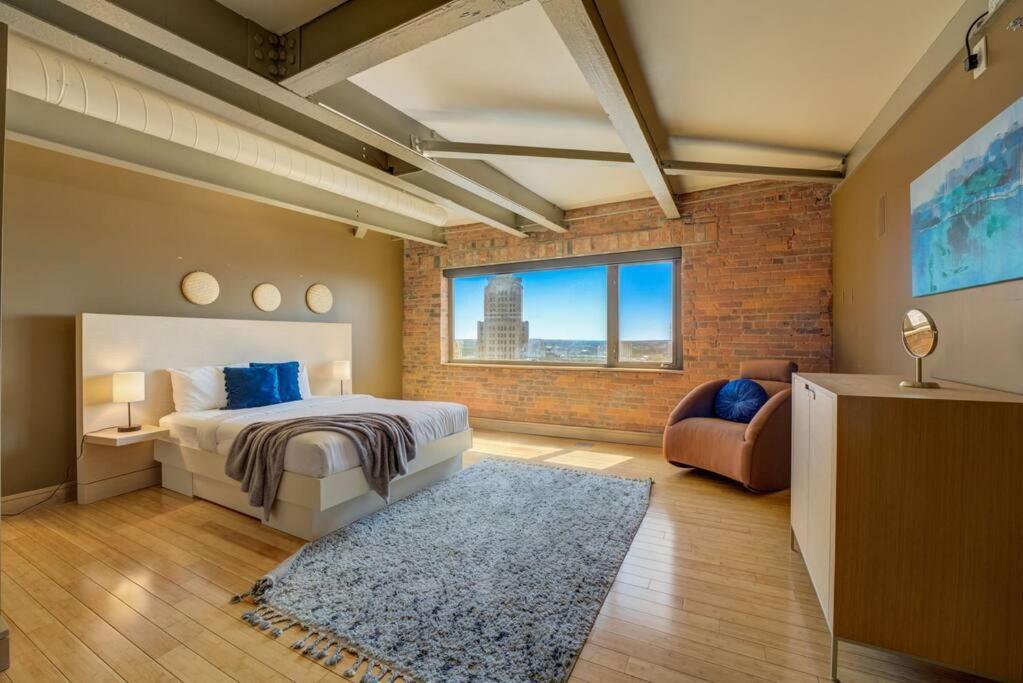 1600 Kcm Penthouse Apartment Cleveland