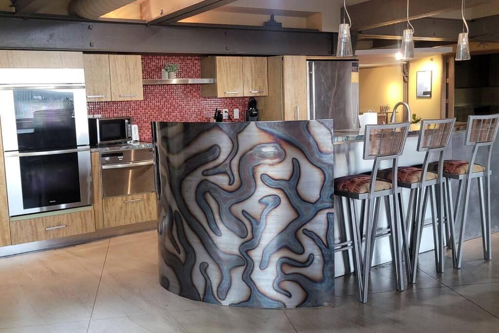 1600 Kcm Penthouse